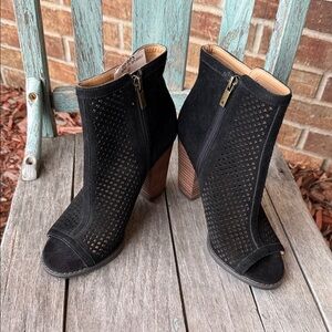 Lucky Brand Lakyn Ladies 7.5M Black Suede Peep-Toe Heeled Ankle Booties